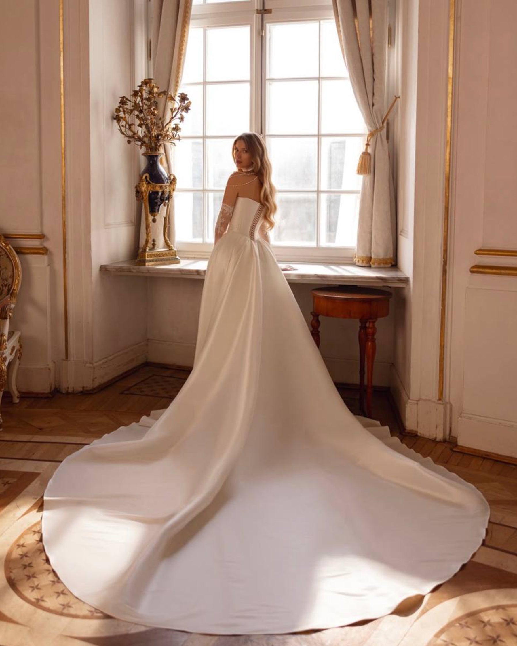 Sheath / Column Bride